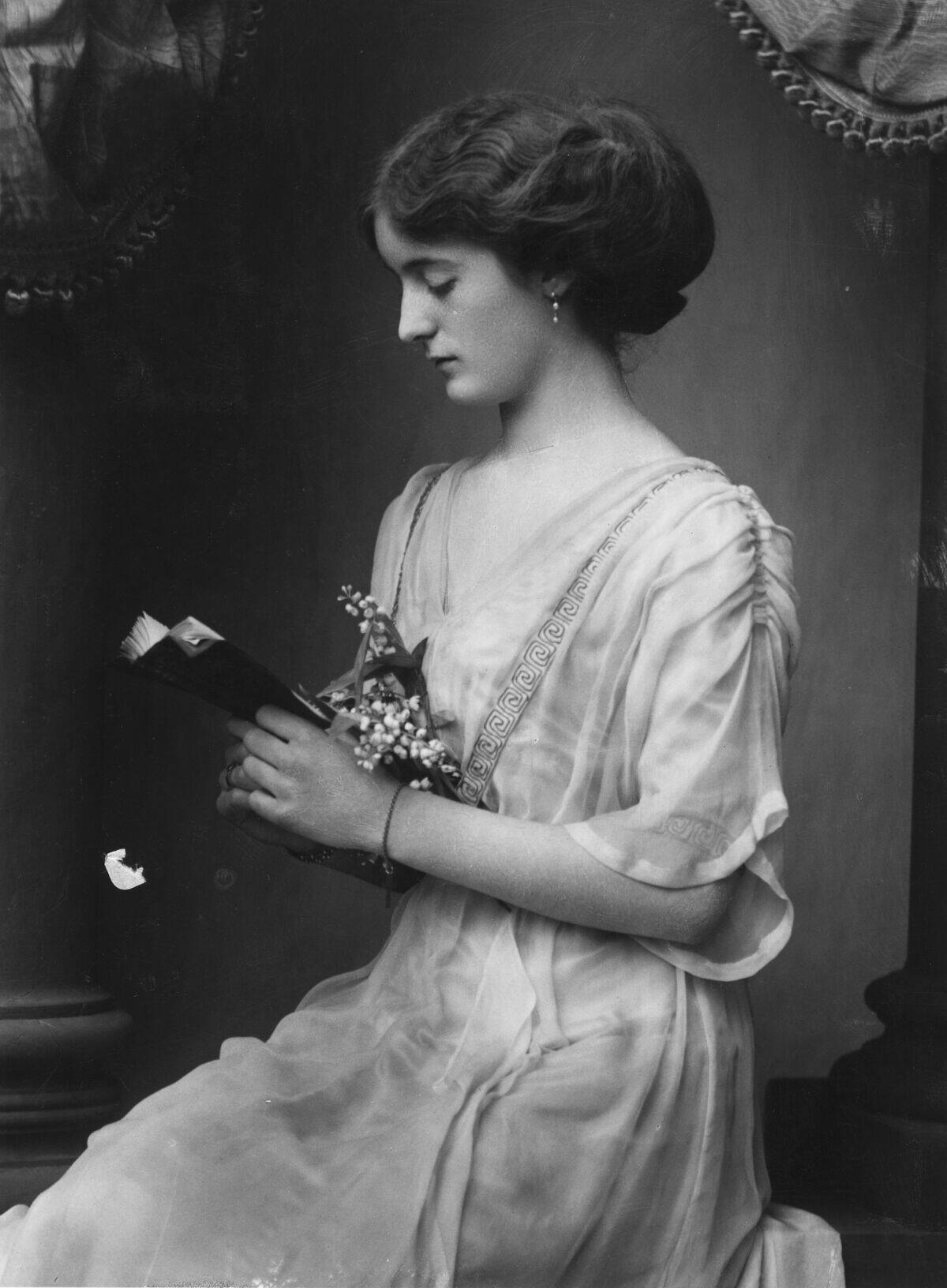 A Lady Reads