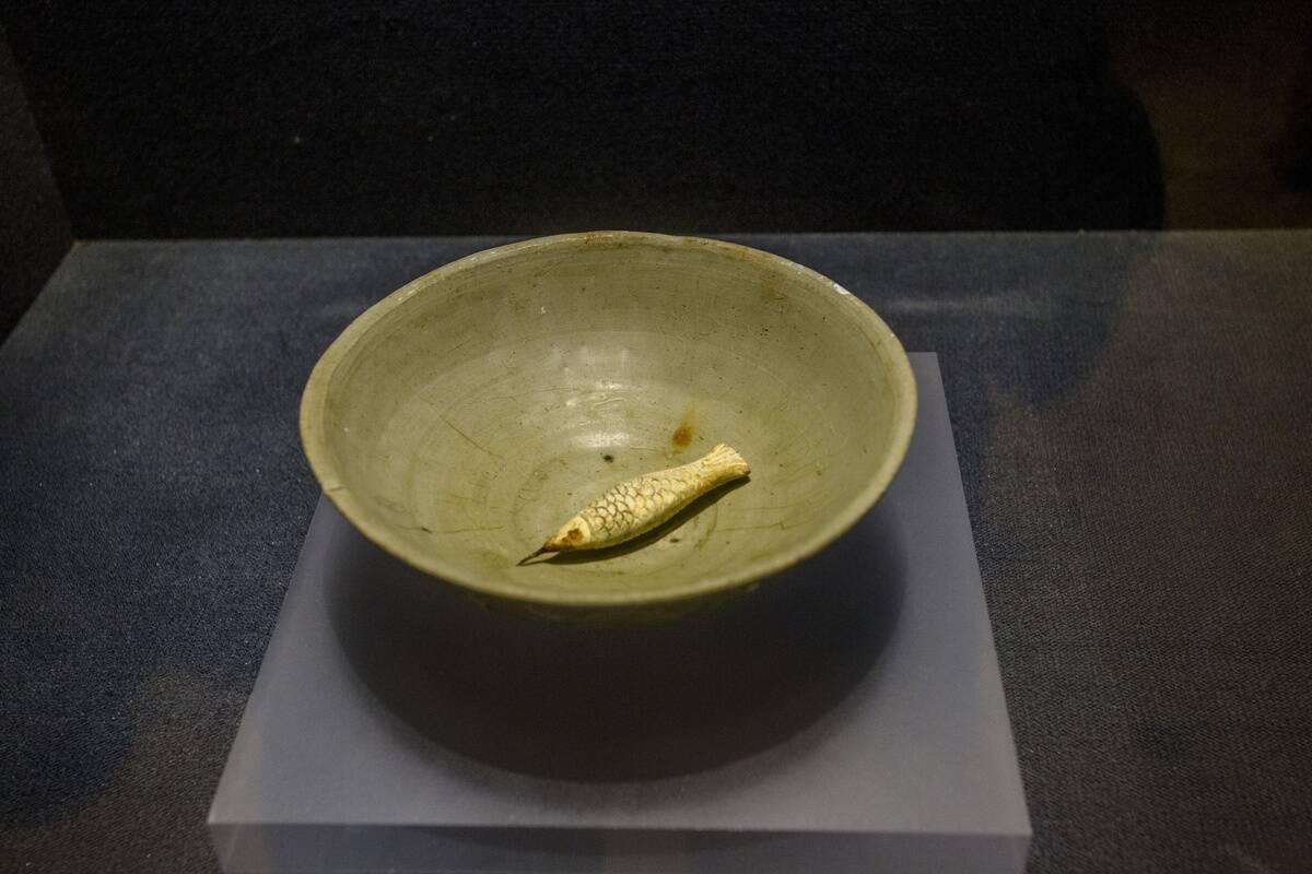Ancient compass in Quanzhou ship. When the pottery bowl is...