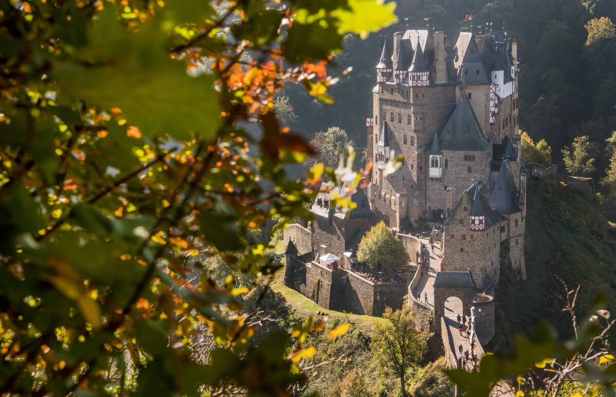 Autumn atmosphere at Eltz Castle
