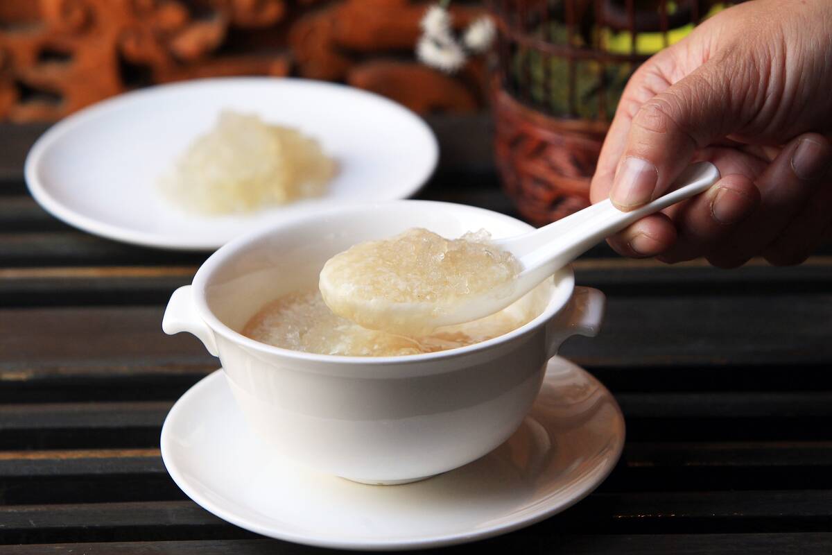 Braised Chicken Soup with Bird's Nest from Loong Toh Yuen at Hullet House in Tsim Sha Tsui. 11JAN13