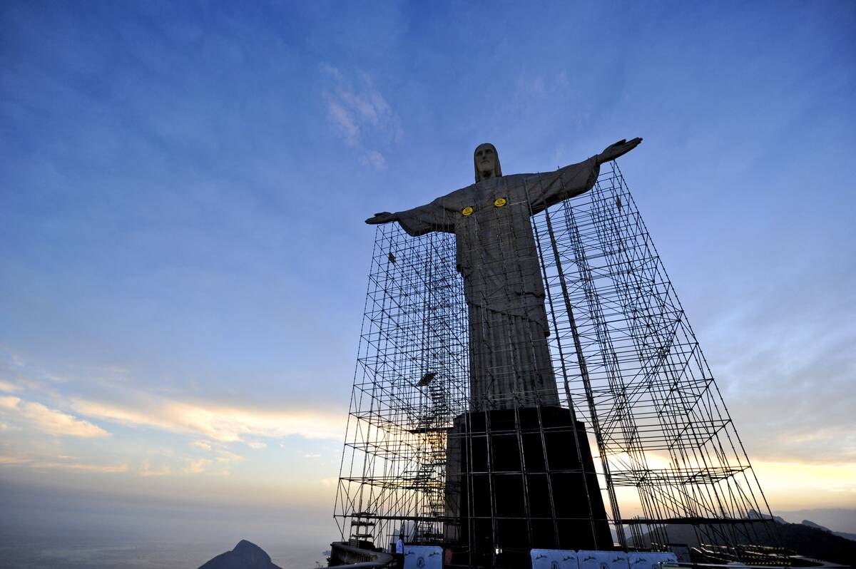 BRAZIL-CHRIST THE REDEEMER-CLEANING