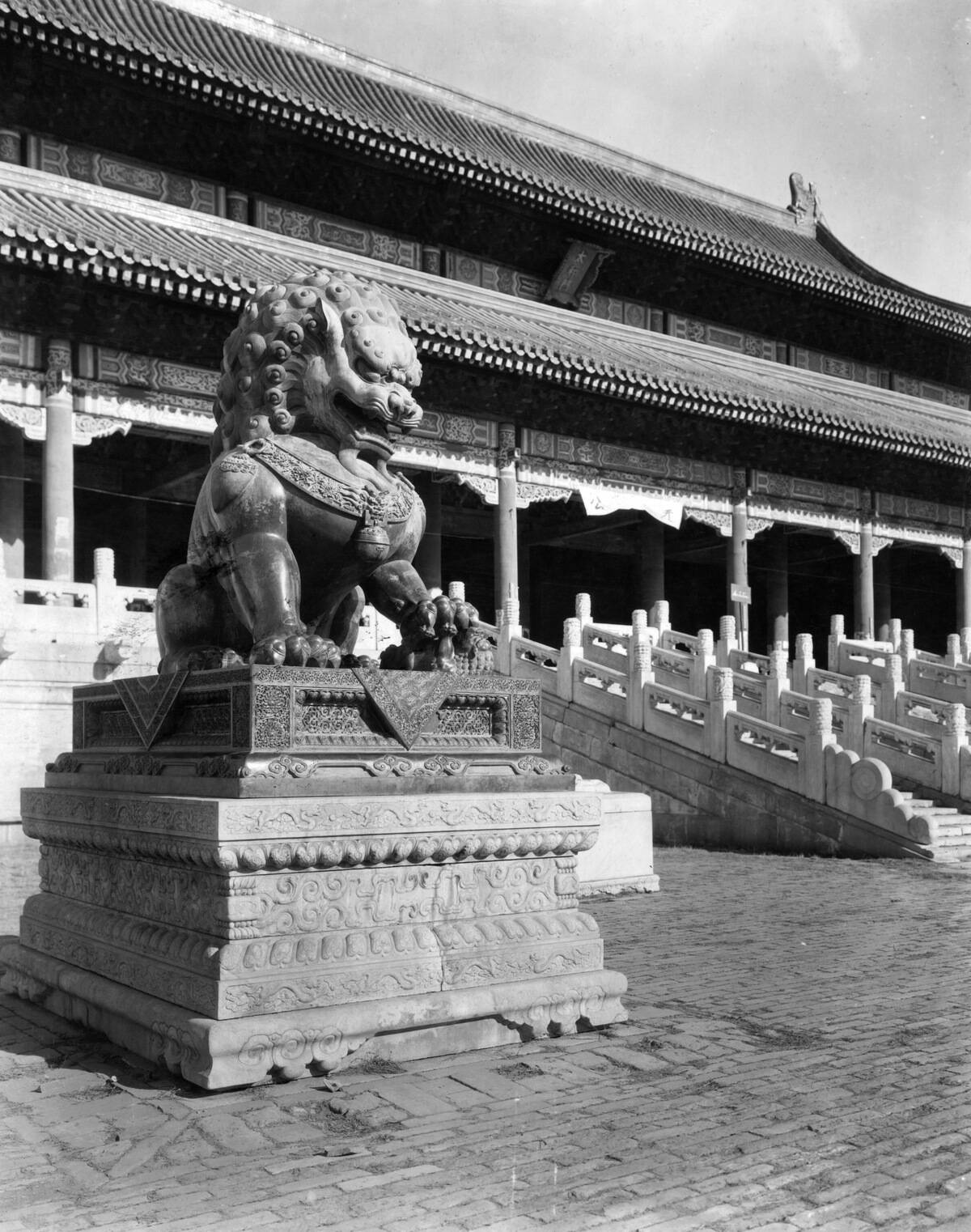 BRONZE LION AT FORBIDDEN CITY