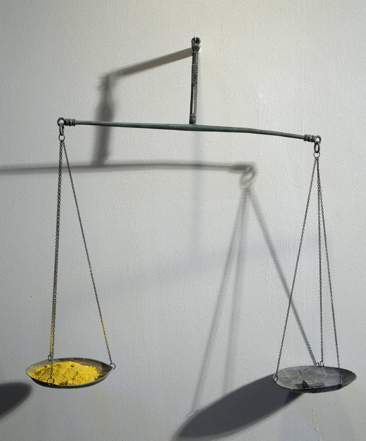 Bronze scales with two plates...