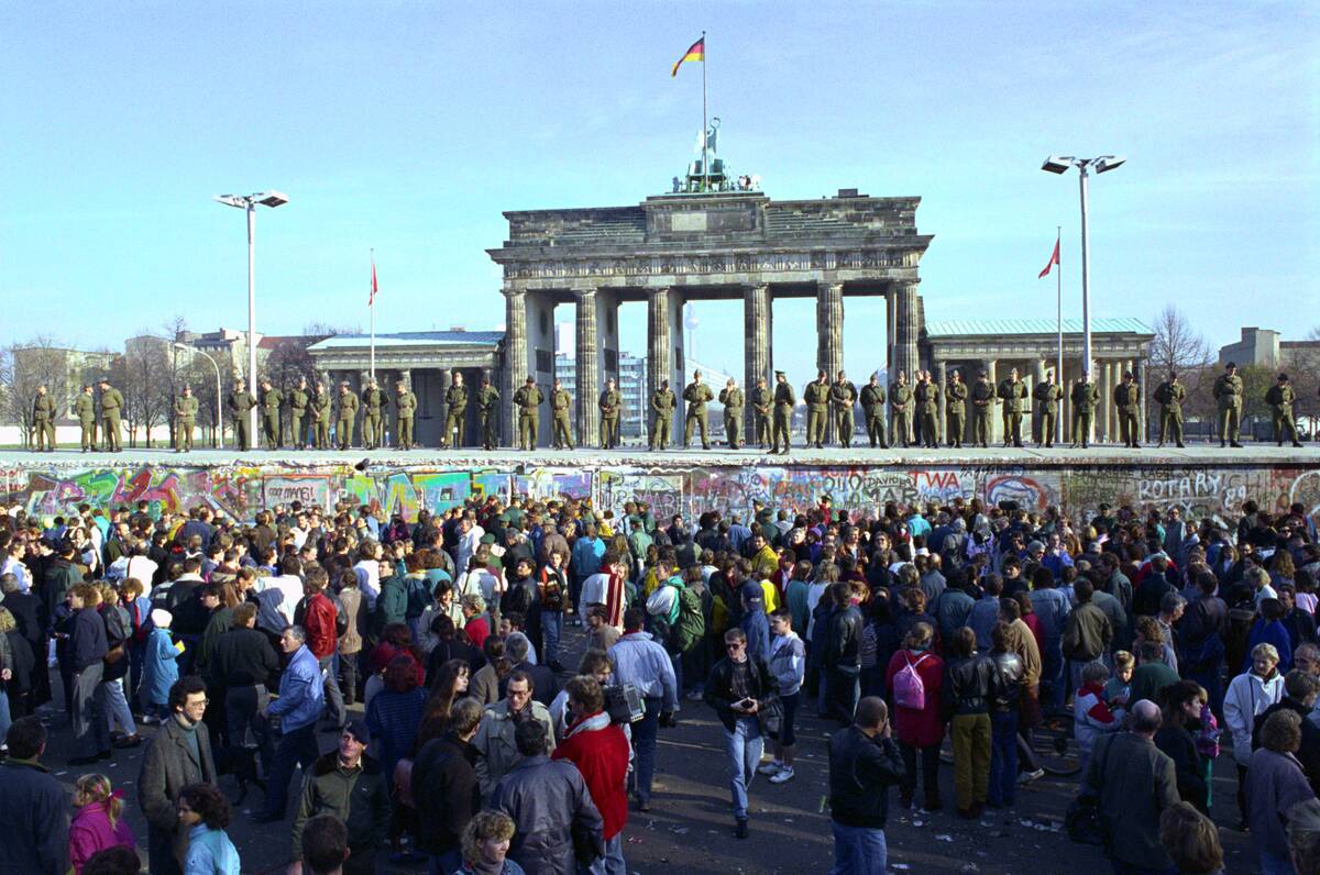 East Germans at Brandenburg Gate