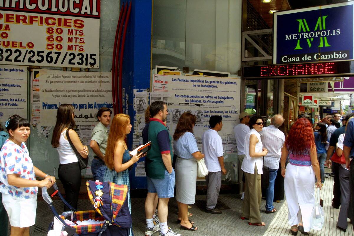 Falling Peso Closes Stores Forcing Currency Exchange