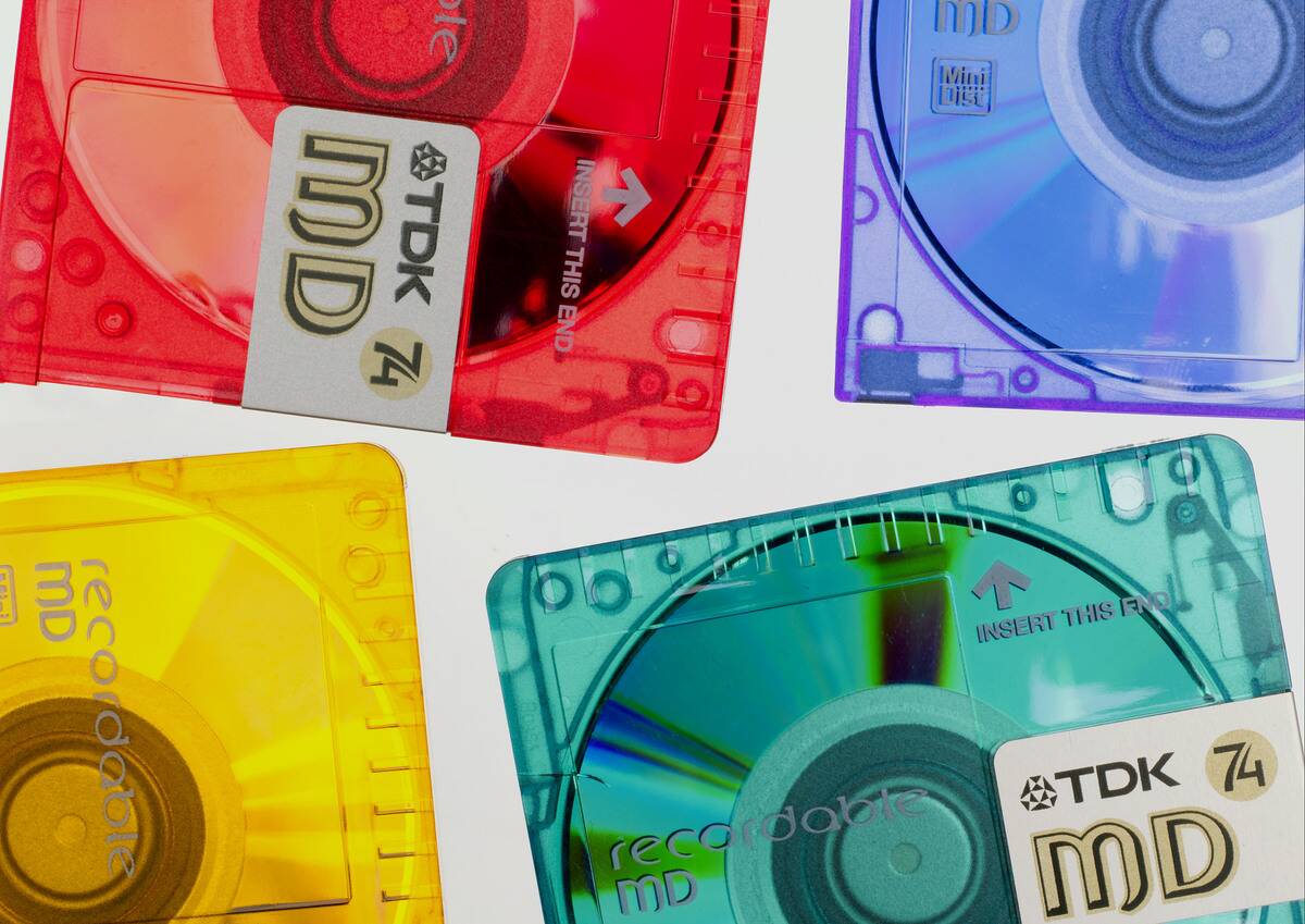 Four coloured recordable minidiscs, 2003.