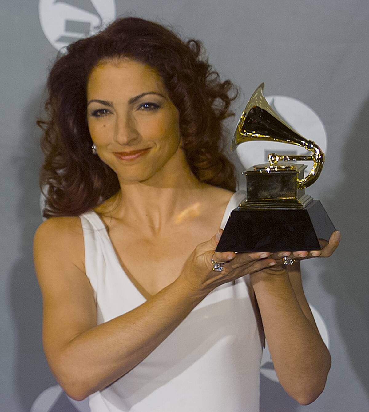 Gloria Estefan at Grammy Awards 1996
