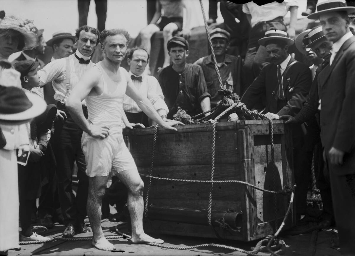 Harry Houdini Stunt