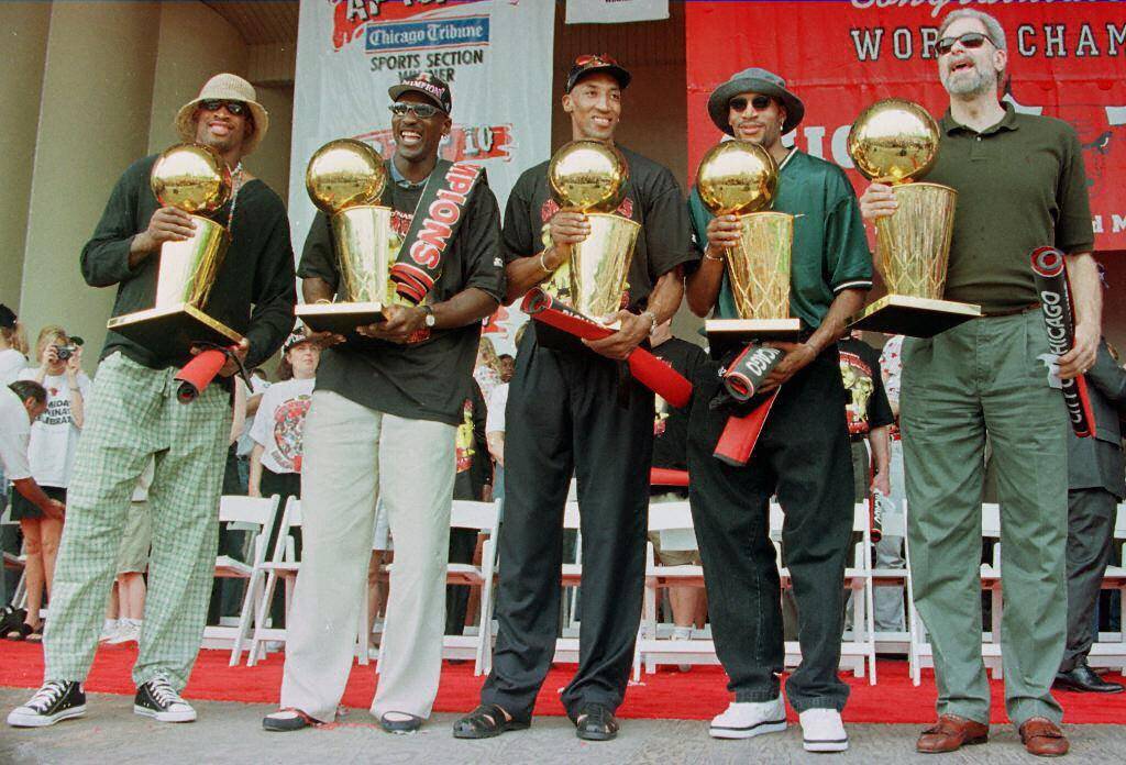 (L to R) Dennis Rodman, Michael Jordan, Scottie Pi