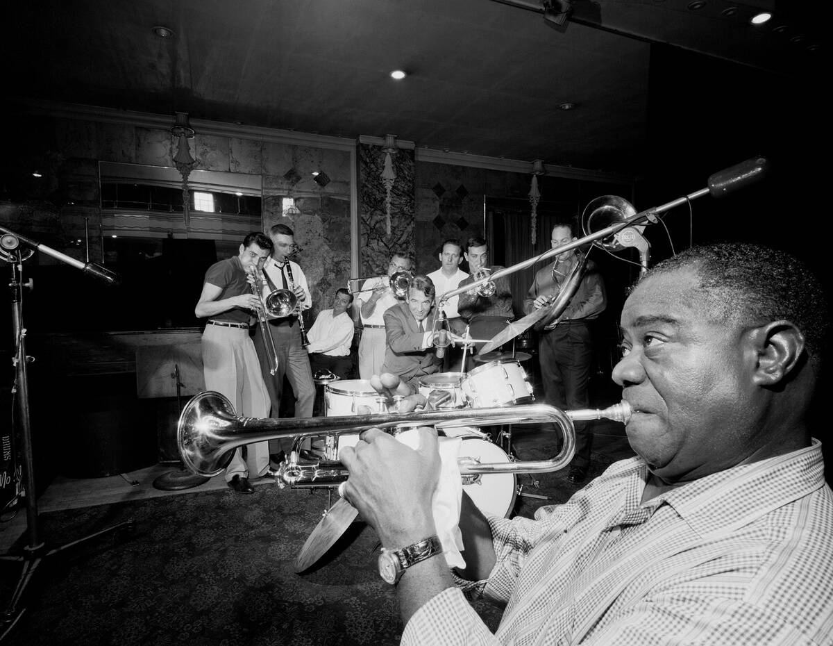 Louis Armstrong (r.), who reshaped jazz in the 1920s and was