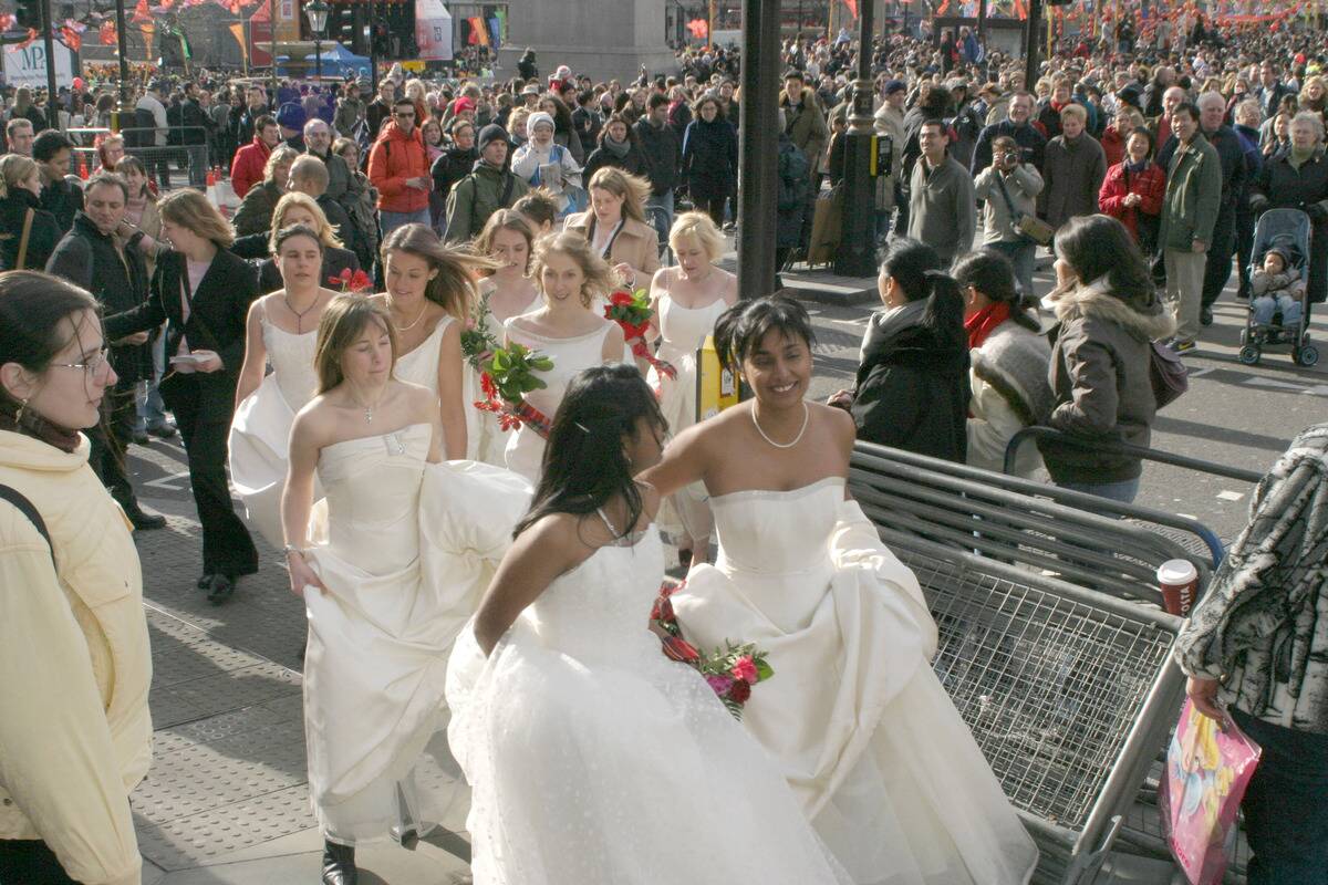 Mass Wedding and Bouquet Throw - Photocall