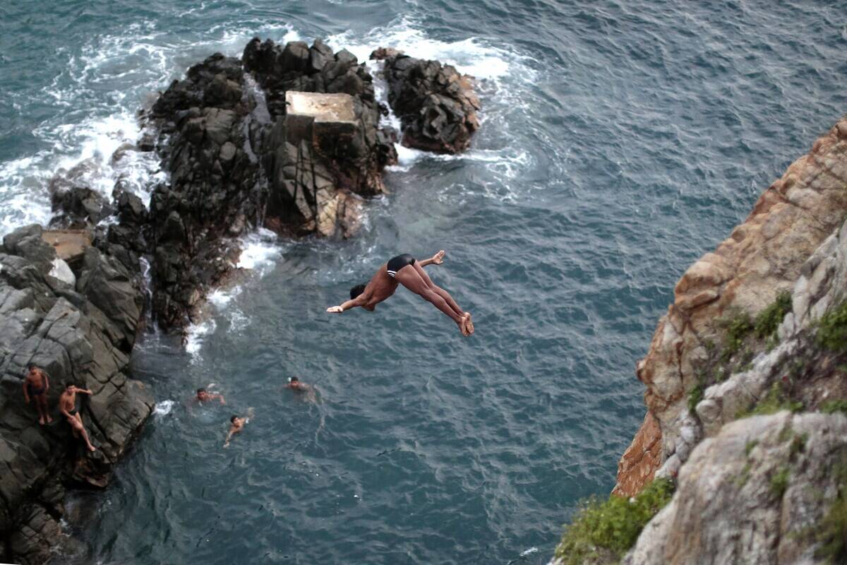 MEXICO-CLIFF DIVING-LA QUEBRADA
