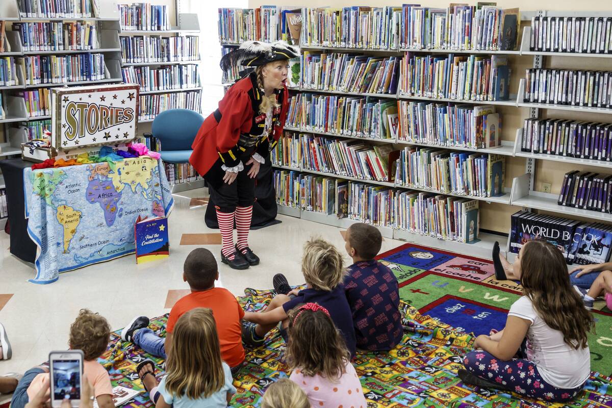 Miami Beach, story time at North Shore Library Branch