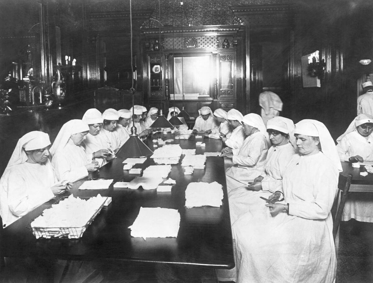 Rich Homes Used For War Work