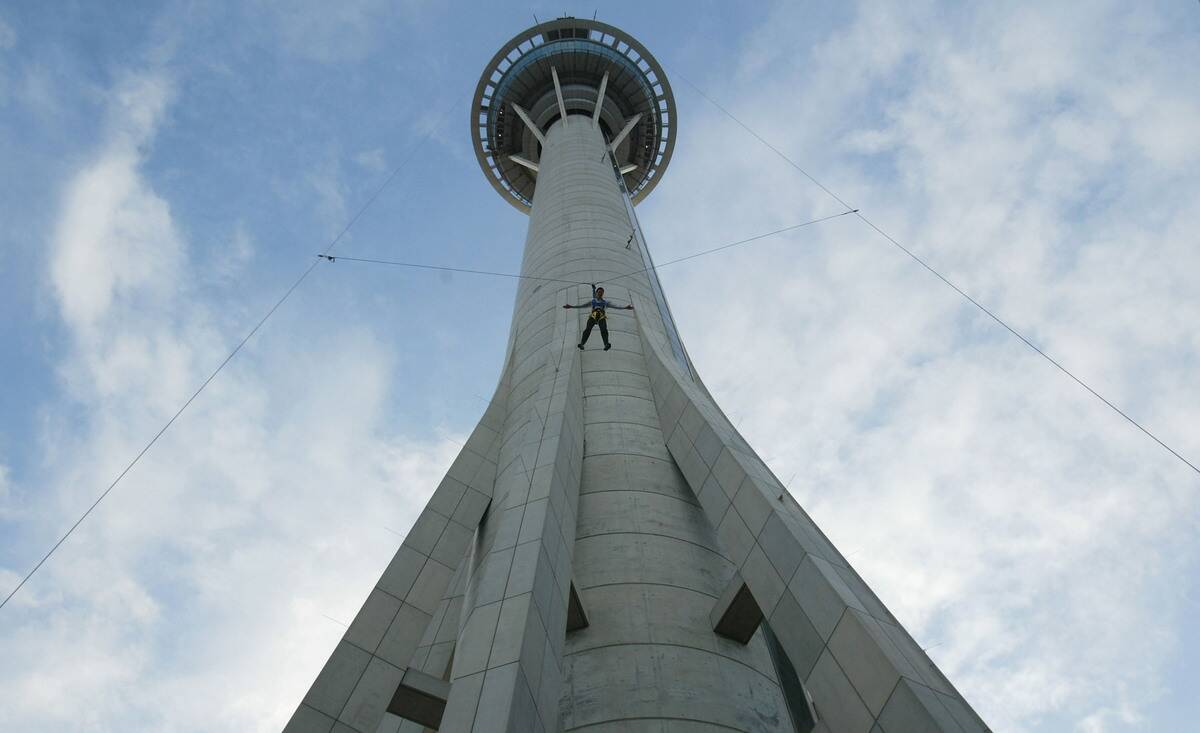 Sky Jump Launched In Macau Tower