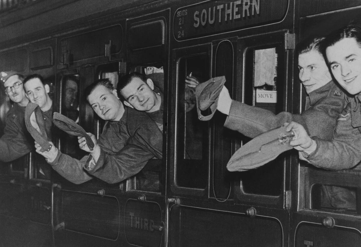 Soldiers of the British Expeditionary Force, entrain from London to France