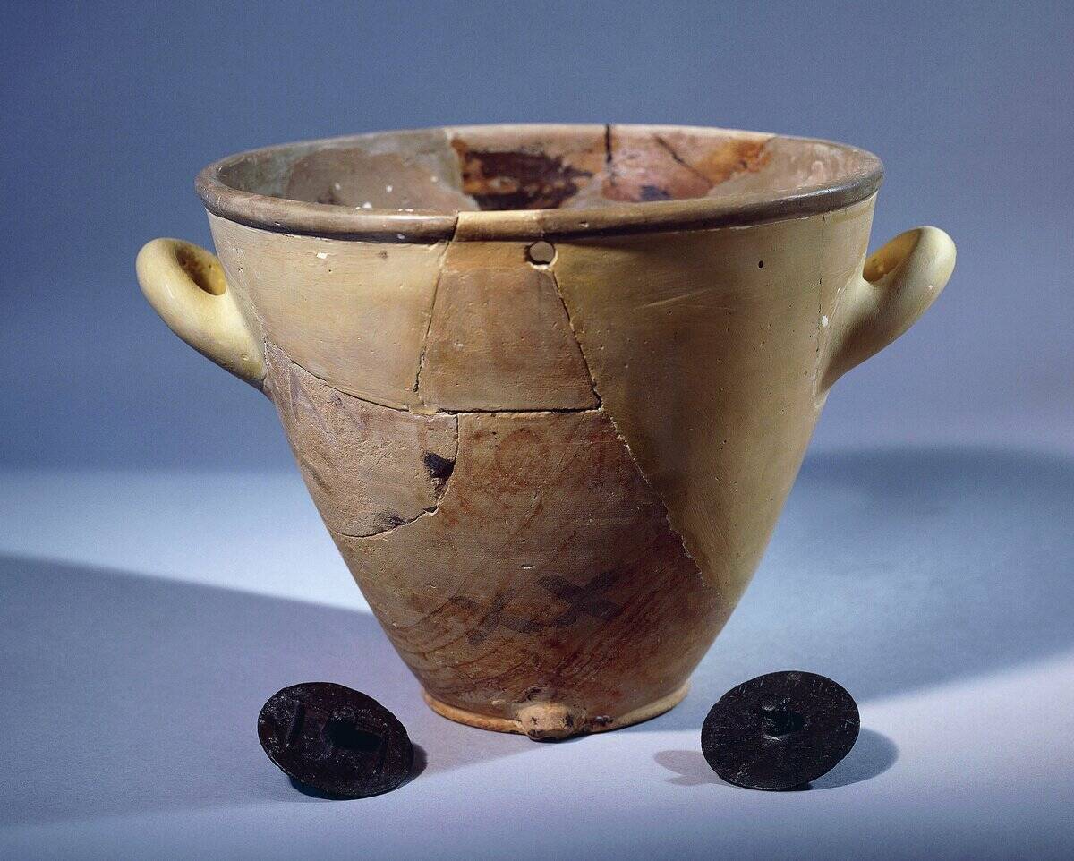 Terracotta clepsydra (water clock) realized with a 6 litre vessel, 5th Century B.C.