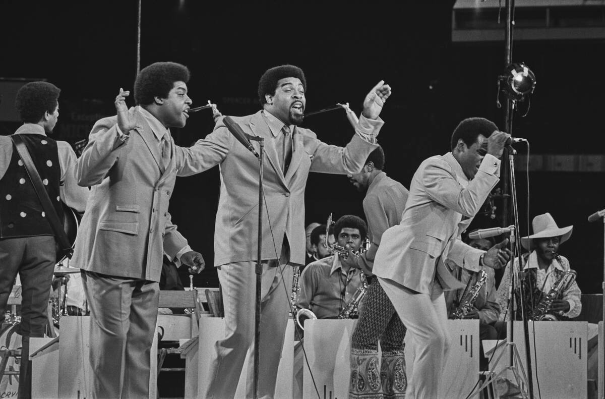 The Isley Brothers Play Yankee Stadium