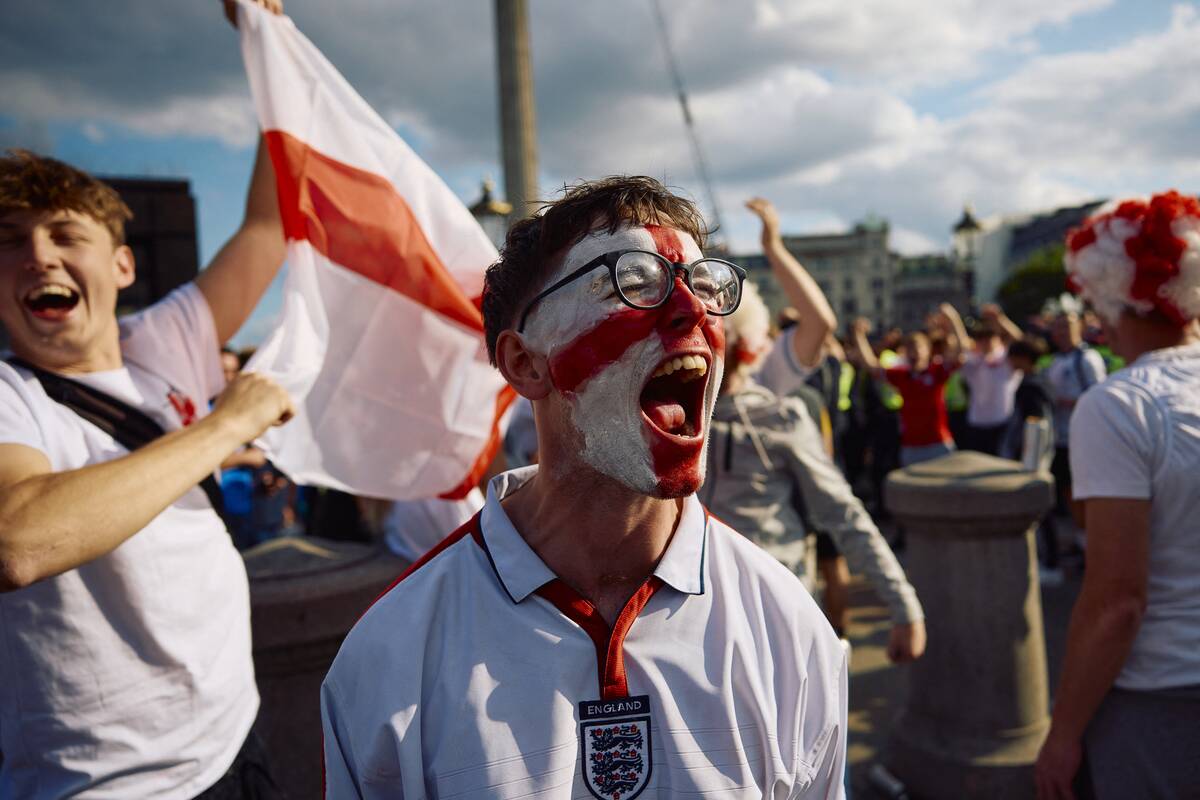 TOPSHOT-FBL-EURO-2024-ENG-ESP-FANS