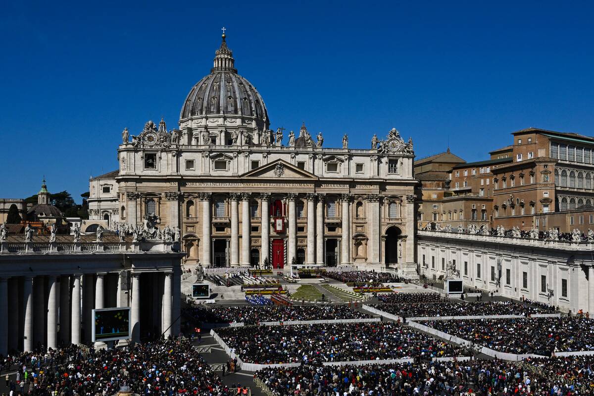 TOPSHOT-VATICAN-RELIGION-POPE-MASS-EASTER