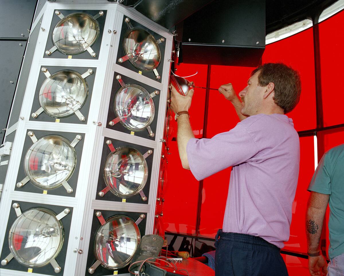UK - Lighthouses - Maintenance at the automated Coquet lighthouse