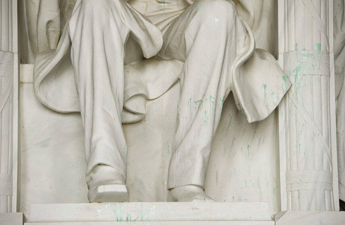 US-DC-LINCOLN MEMORIAL-VANDALISM