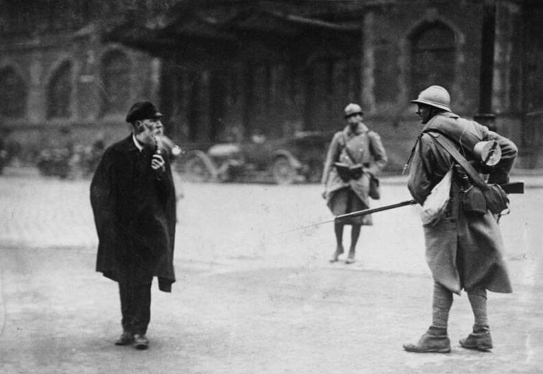Bundesarchiv_Bild_183-R09876,_Ruhrbesetzung