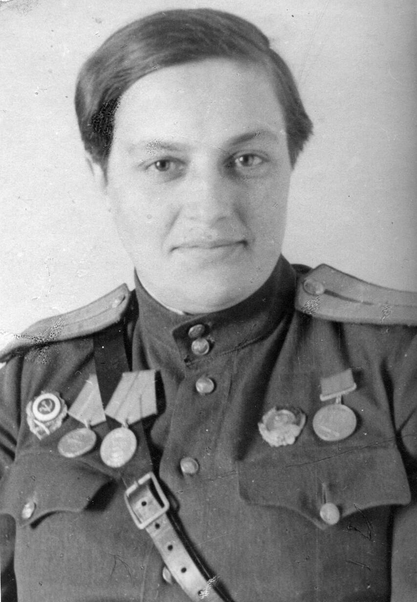 Lyudmila_Pavlichenko_portrait