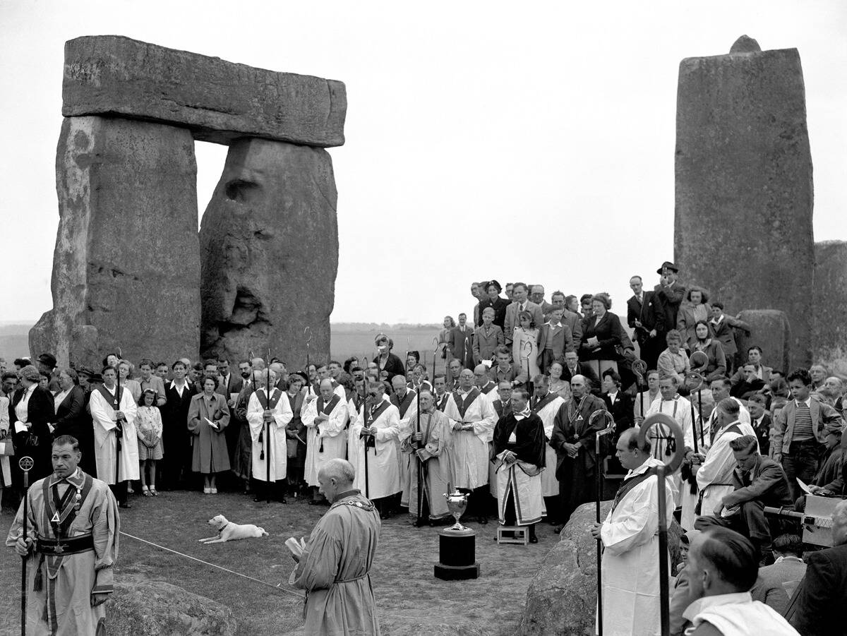 Customs Traditions - Druids - Stonehenge - Salisbury