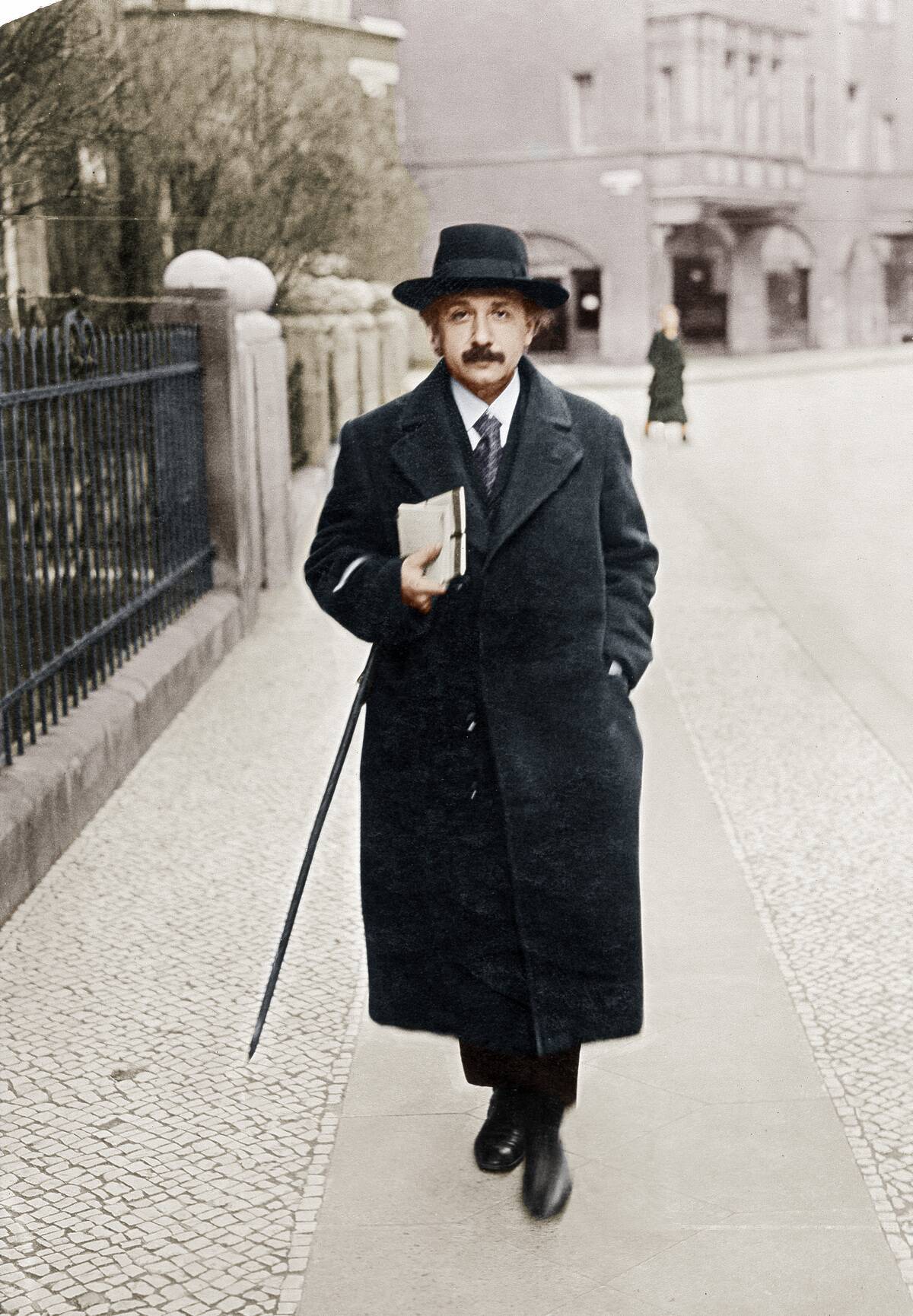 Einstein, Albert - physicist, Germany/USA *14.03.1879-18.04.1955+ - going for a walk in Berlin - 01.01.1920 - Vintage property of ullstein bild