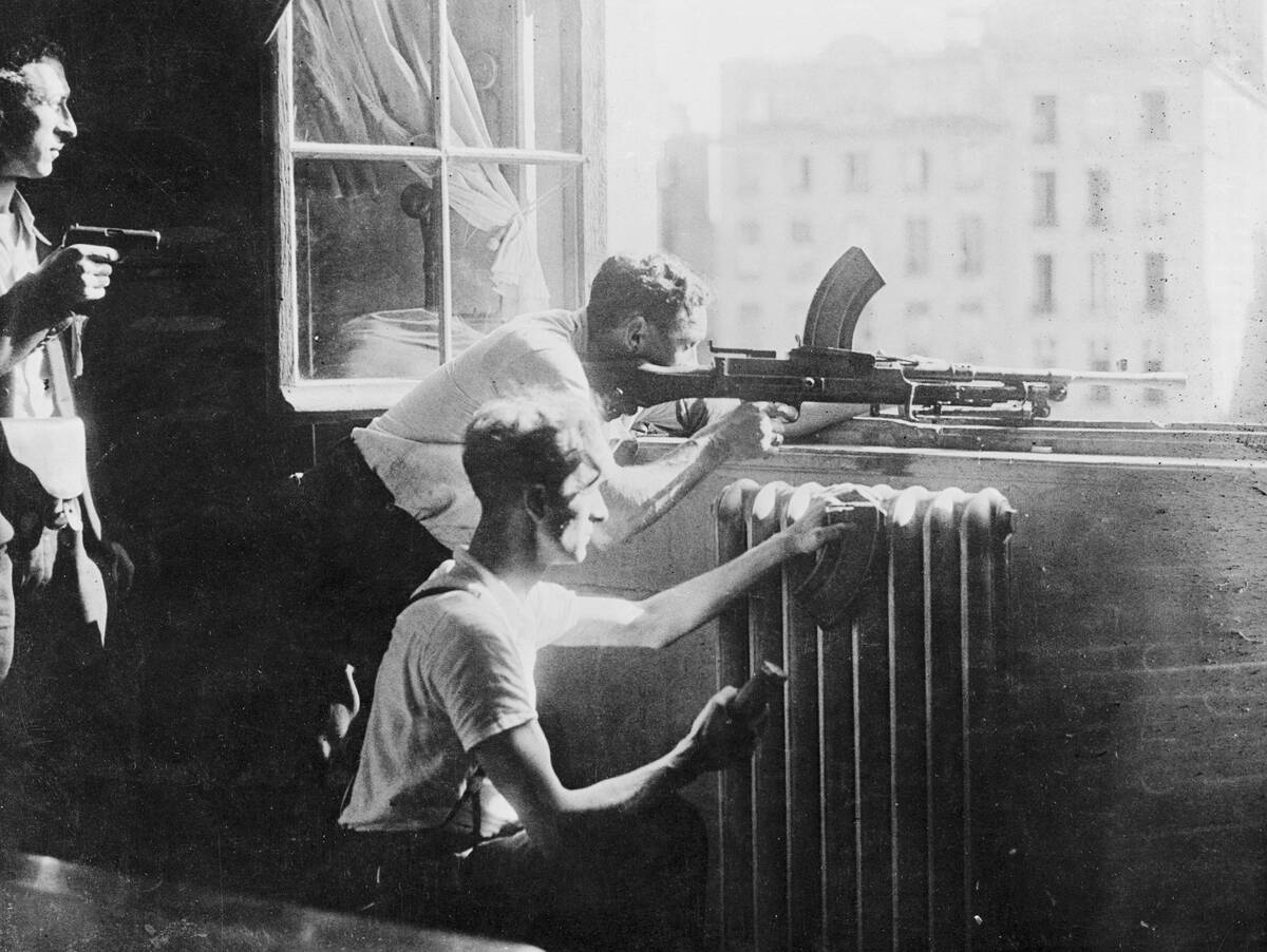 French Resistance Fighters Deal With Nazi Snipers