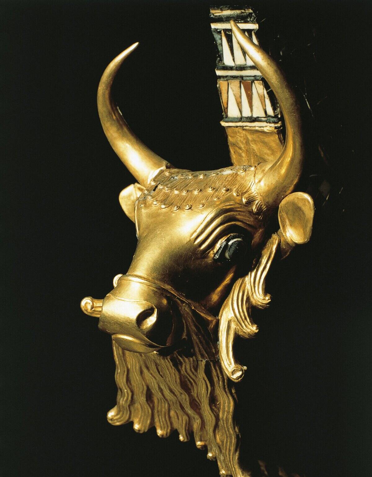 Gold bull's head for harp, from the royal tombs at Ur