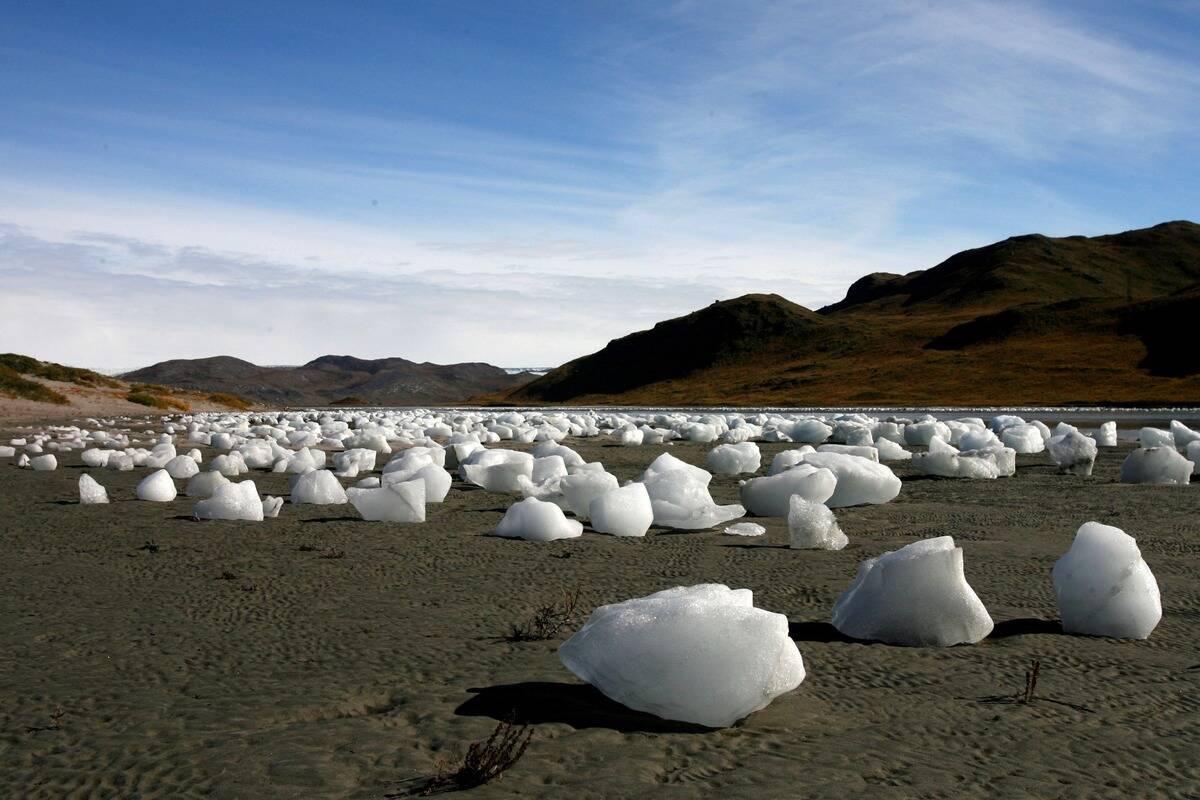 Greenland Ice-Cap Draws Global Warming Tourists