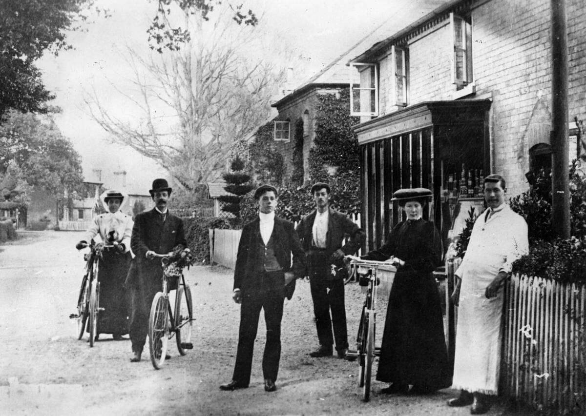 Group Of Edwardian Cyclists At Exbury In Hampshire. Creator: Unknown.