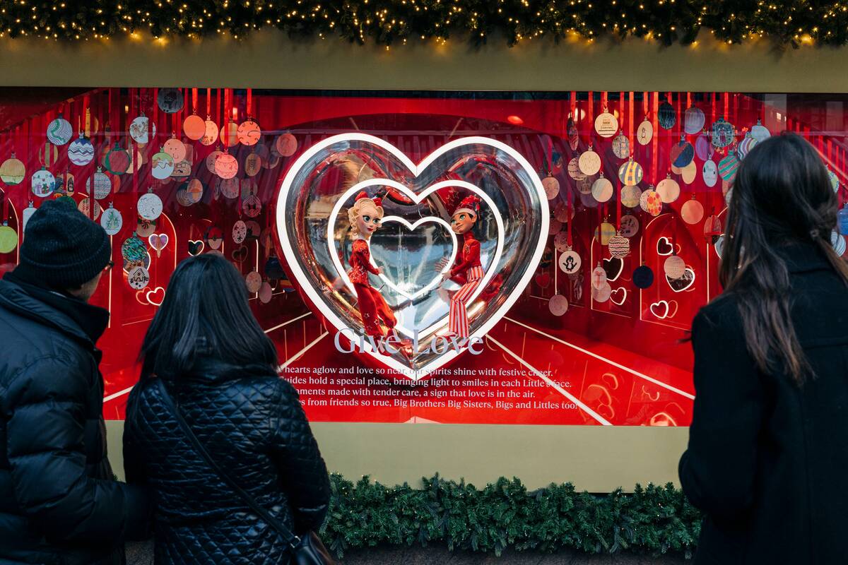 Holiday Shoppers As US Consumer Borrowing Jumps On Surge In Credit-Card Balances