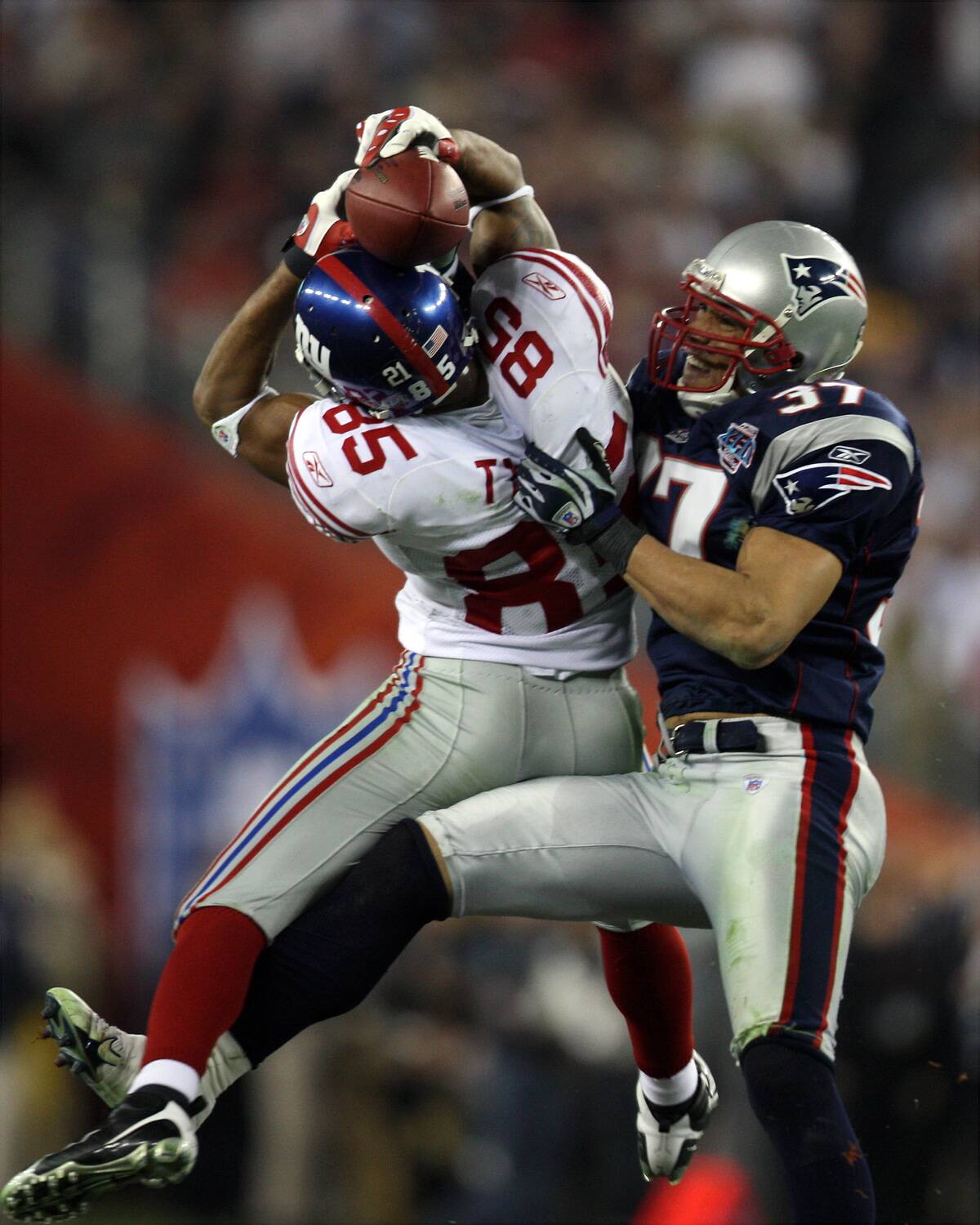 New York Giants' wide receiver David Tyree pins the ball to