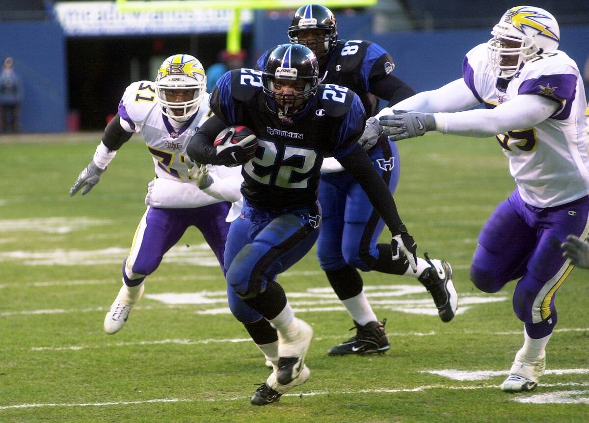 New York-New Jersey Hitmen's fullback Keith Elias carries th