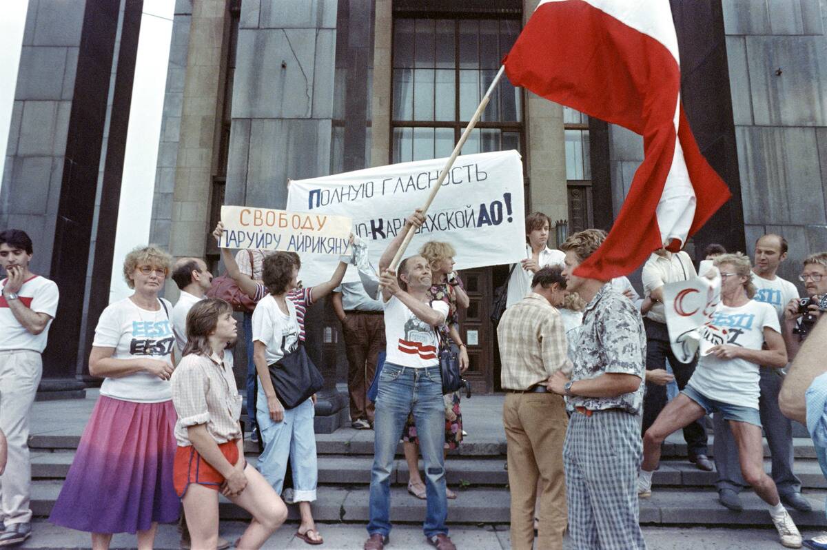 People demonstrate in front the Moscow's