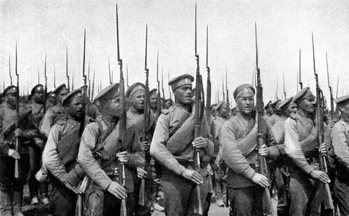 Russia: Russian Imperial infantry of World War I armed with Mosin-Nagant rifles