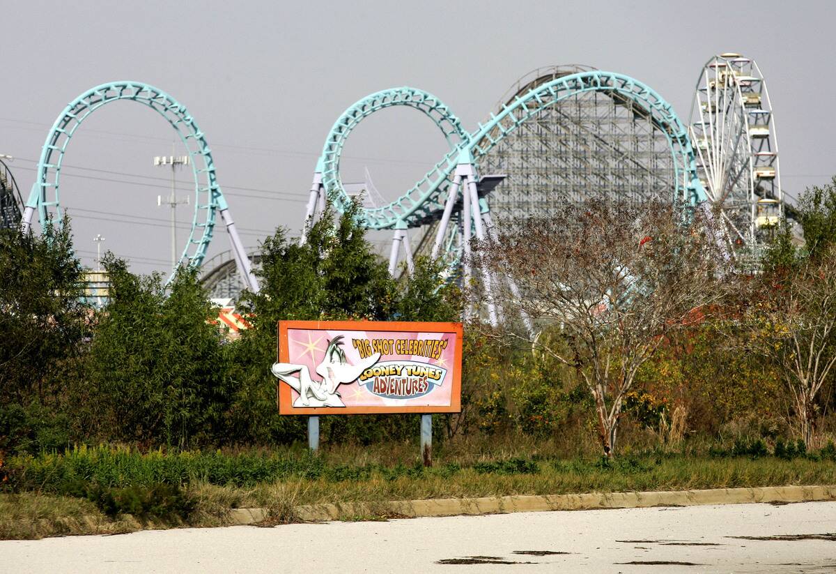 Six Flags Bankruptcy Judge Rejects Exit Financing