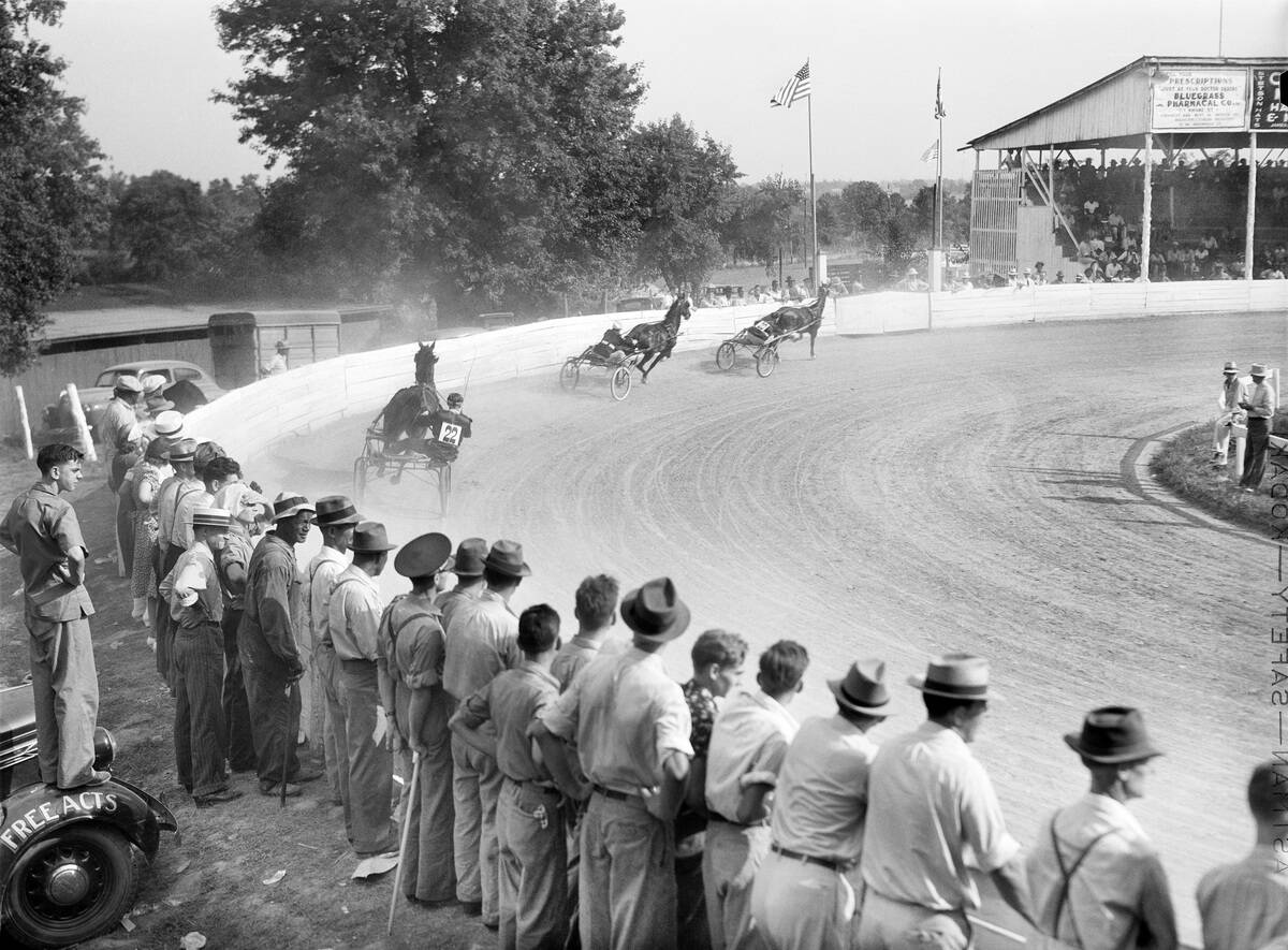 Sulky or Harness Races, Shelby County Fair, Shelbyville, Kentucky, USA, Marion Post Wolcott, U.S. Farm Security Administration, August 1940