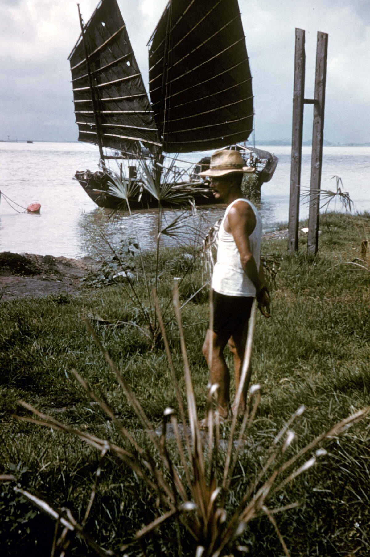 Surroundings of Shangai (China). Sampan. 1960.