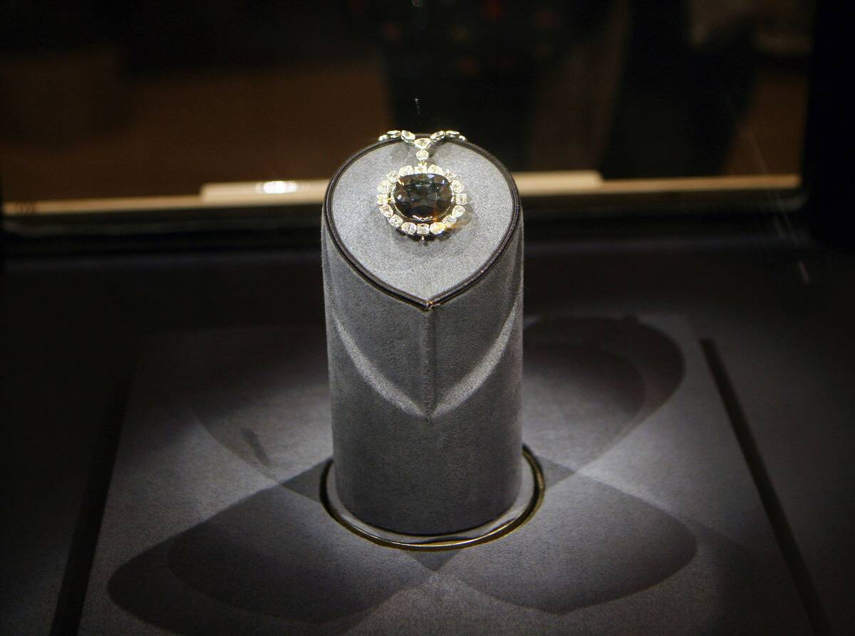 The Hope Diamond sits on display at the Smithsonian Museum o