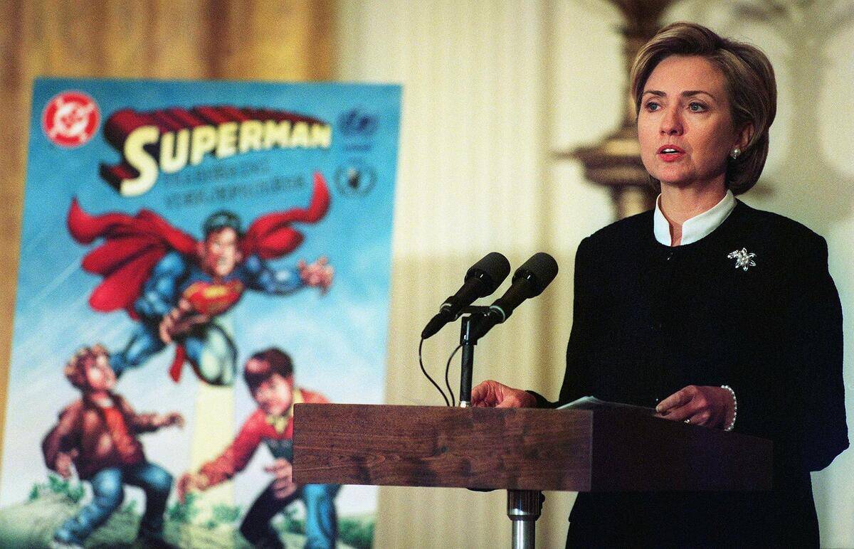 US First Lady Hillary Rodham Clinton unveils a Sup