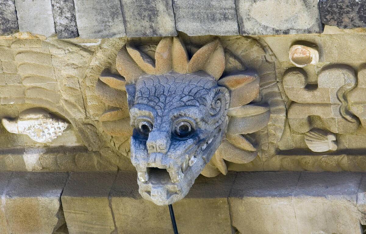 View of a sculpture of the head of Quetz