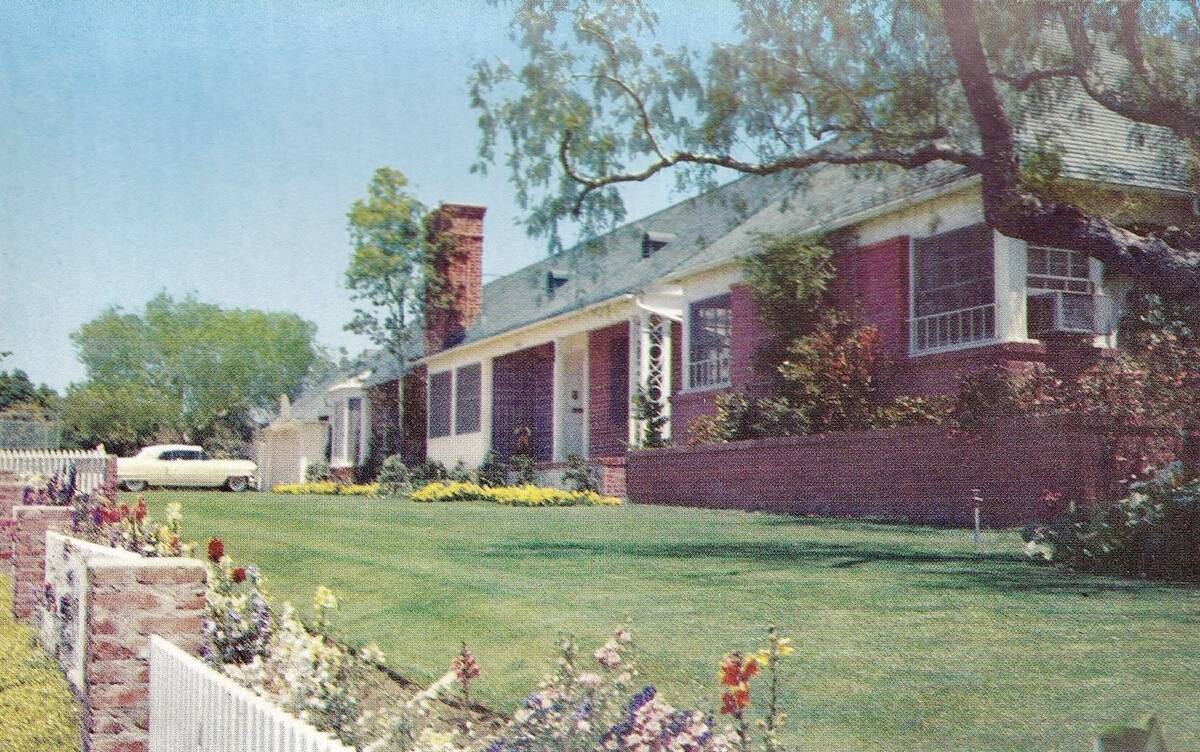 Vintage souvenir postcard, Jerry Lewis, Homes of the Stars, ca 1951