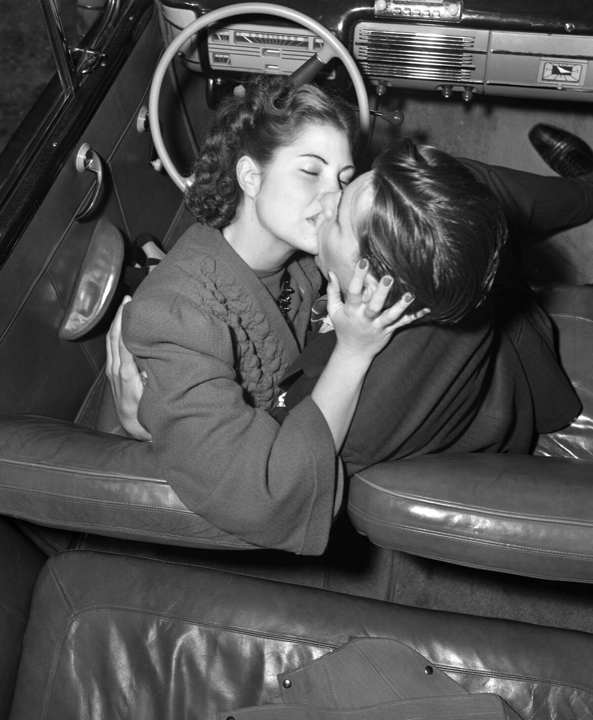 1940s CLOSE-UP COUPLE MAN...