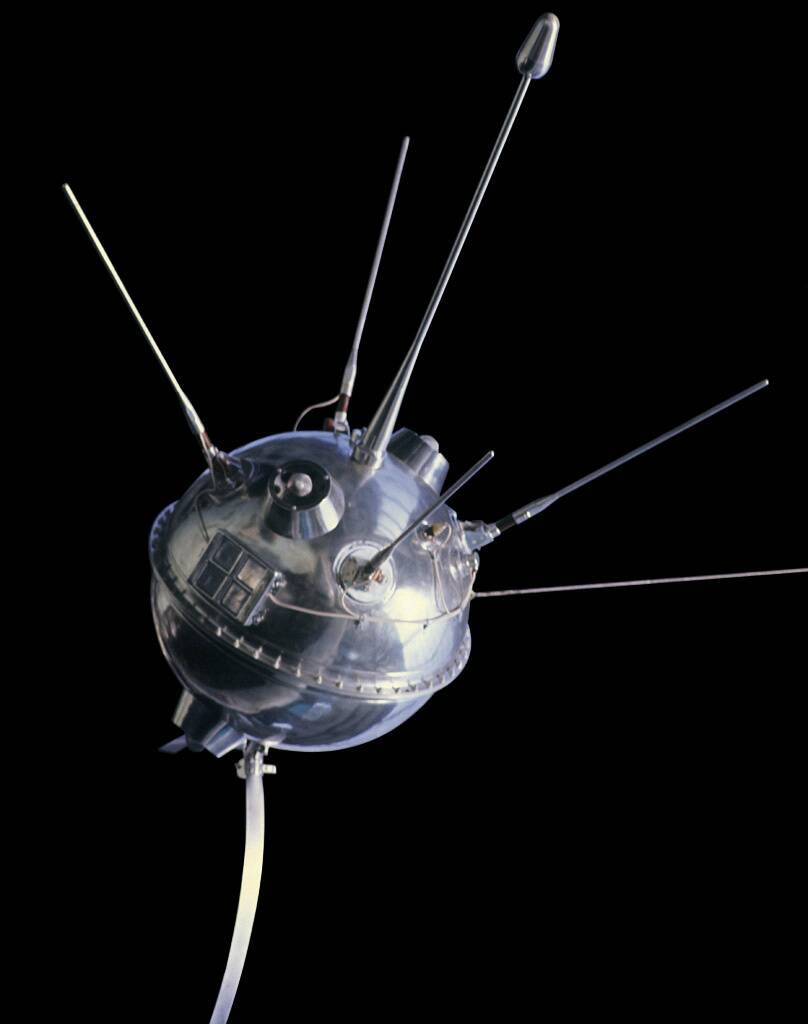 RIAN_archive_510848_Interplanetary_station_Luna_1_ blacked