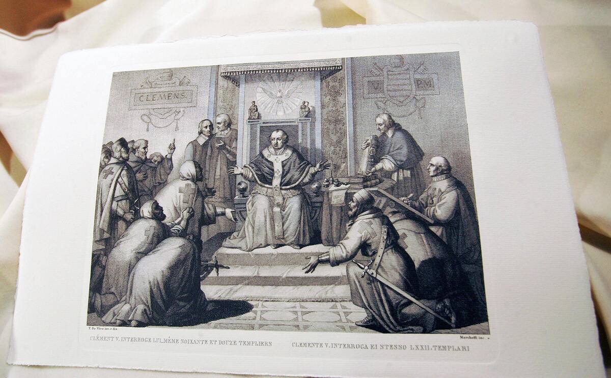 A replica showing Pope Clement V talking