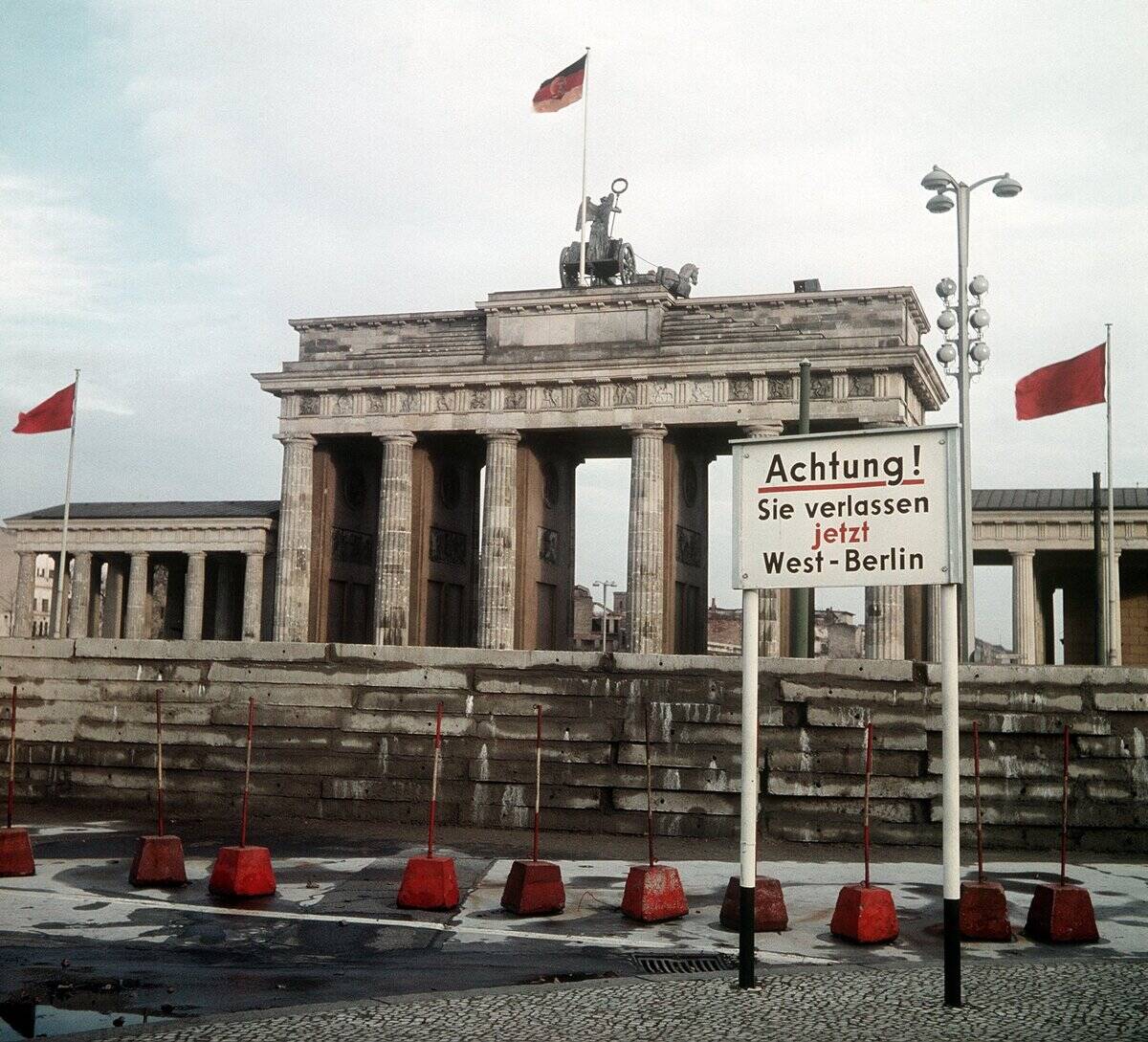 Berlin Wall at Brandenburg Gate in 1961
